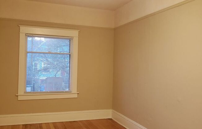 2 beds, 1 bath, $2,290