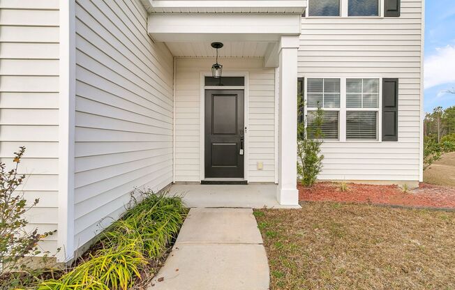 Spacious Modern 5-Bedroom Home in Summerville