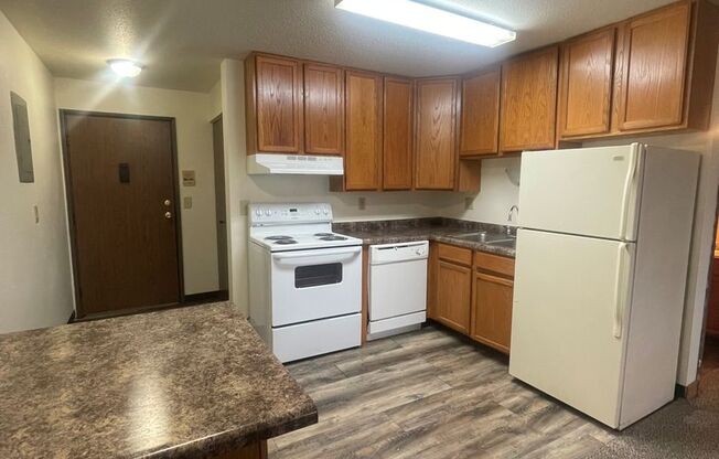 2 beds, 1 bath, $705, Unit 12-A