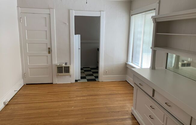 1 bed, 1 bath, 550 sqft, $1,265, Unit 23