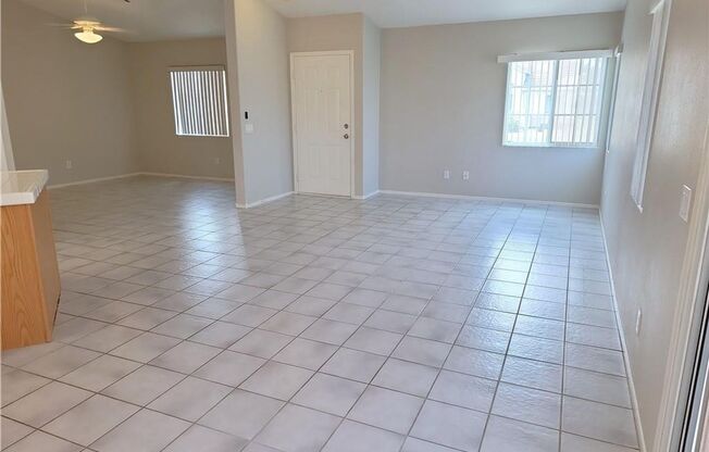 FANTASTIC SINGLE STORY HOME ON CORNER LOT IN GATED COMMUNITY!!
