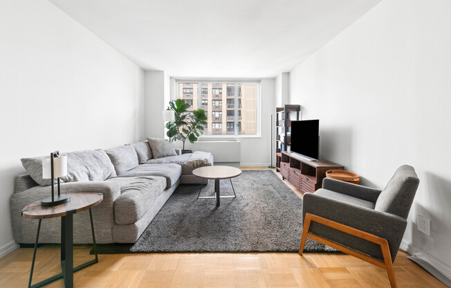 1 bed, 1 bath, $4,550, Unit 16D