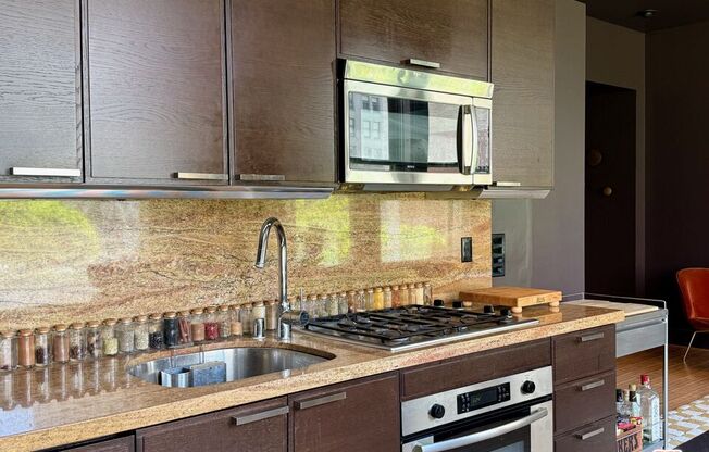 1 bed, 1 bath, 810 sqft, $2,500, Unit 301
