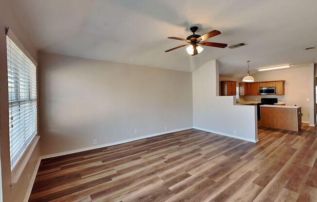 Beautiful Brick 3 bedroom, 2 bathroom in Fort Worth!