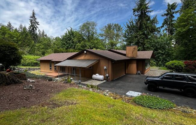 Gorgeous 3 BD 2.25 BA Home on 2 Acres!