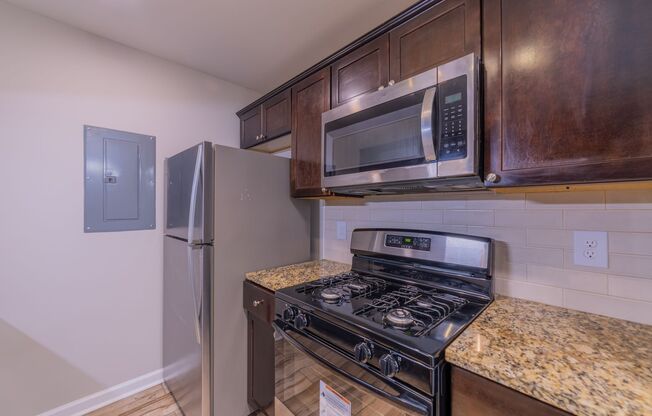 3 beds, 1.5 baths, 1,075 sqft, $1,650, Unit 723HCI