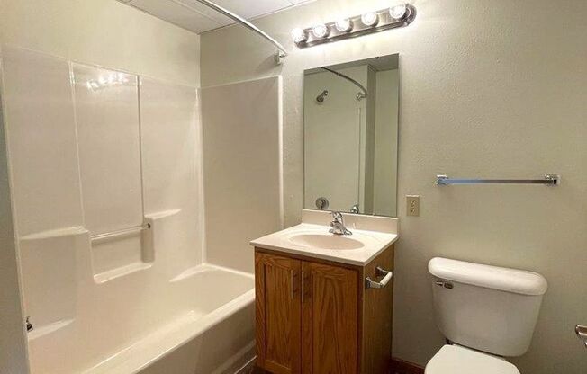 3 beds, 2 baths, 1,360 sqft, $2,650, Unit 108