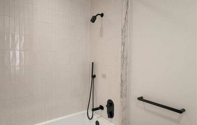 543 W 122 ST