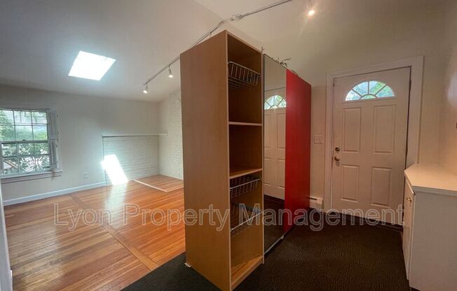 2 BURRS LN