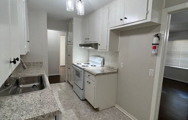 3 beds, 1 bath, $1,425