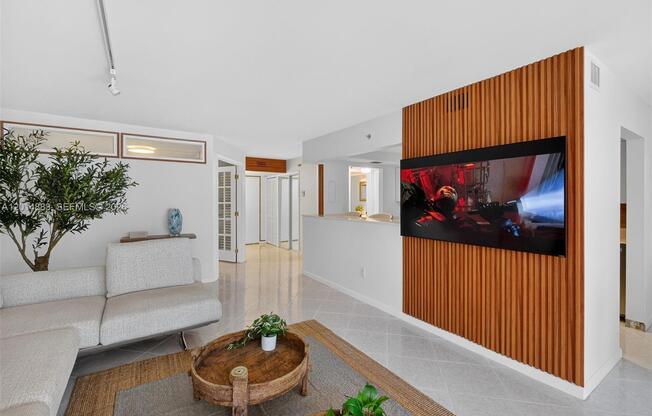 2401 Collins Ave
