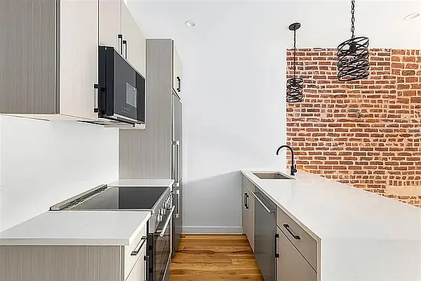 441 IRVING AVE