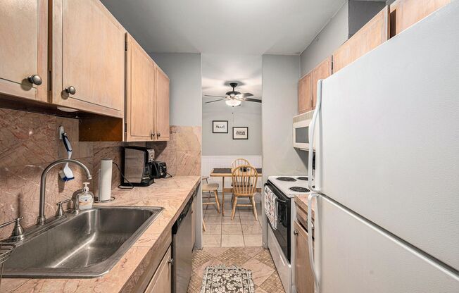 1 bed, 1 bath, $1,600, Unit # 407