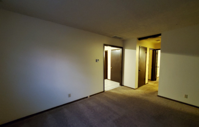 735 S EVERETT