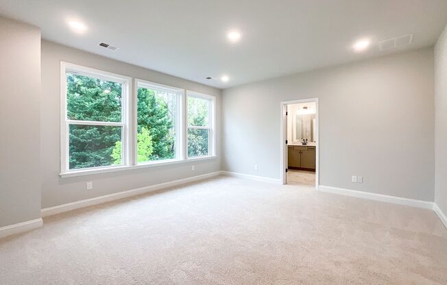 3 beds, 2.5 baths, $2,800