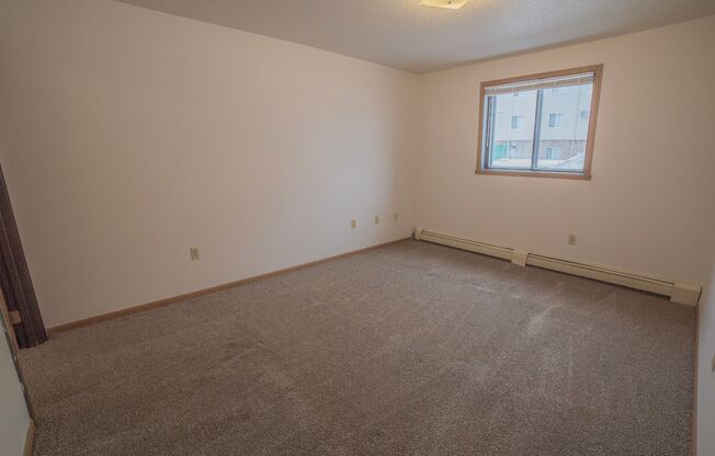 3 beds, 1 bath, 1,025 sqft, $955, Unit 3100-101