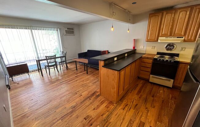 1 bed, 1 bath, 552 sqft, $1,995, Unit 27