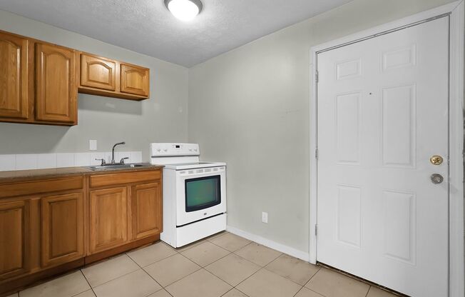 Studio, 1 bath, $550, Unit 3685-B6