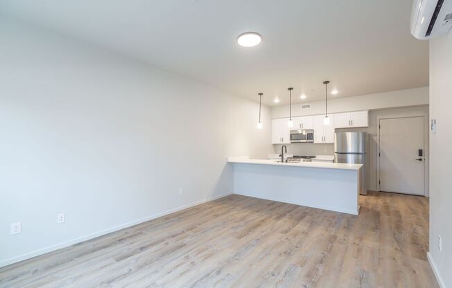 2 beds, 1.5 baths, 921 sqft, $1,695, Unit 205