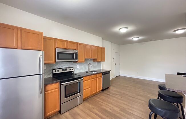 3 beds, 3 baths, 823 sqft, $1,895, Unit Unit 24
