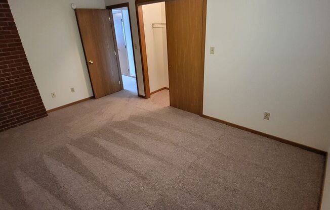 2 beds, 1 bath, 775 sqft, $975, Unit 1239-07