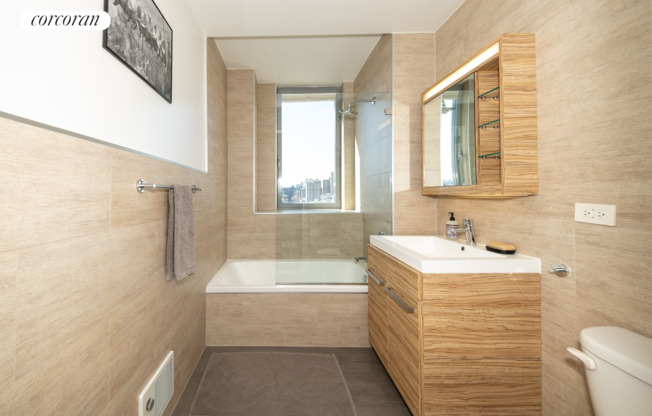 321 W 110 ST