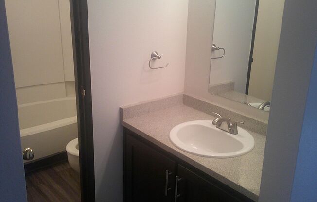 2 beds, 1.5 baths, 1,032 sqft, $1,800, Unit 8B
