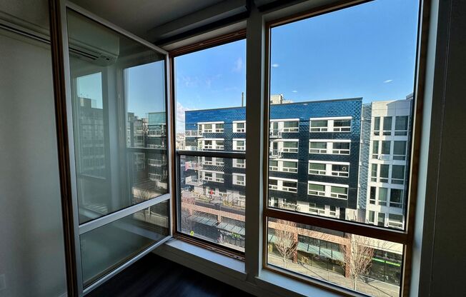 Studio, 1 bath, 430 sqft, $1,799, Unit Unit 612