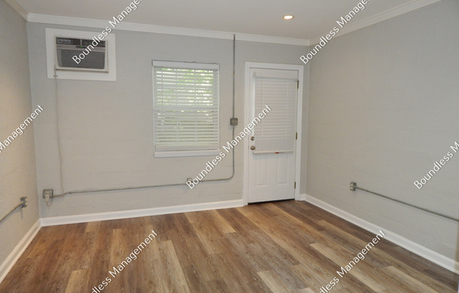 712 HIGHLAND AVE NE