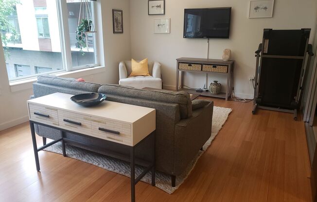 Furnished Condo in Overlook Neighborhood!