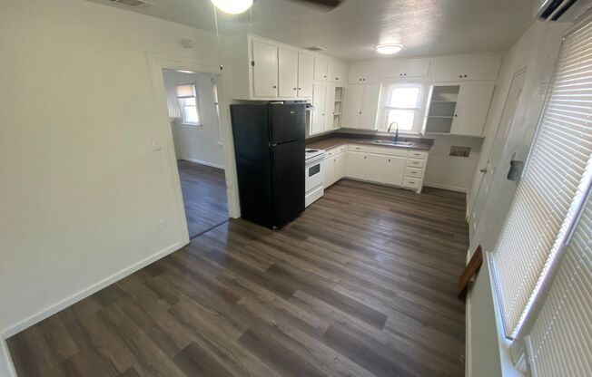 2 beds, 1 bath, $895