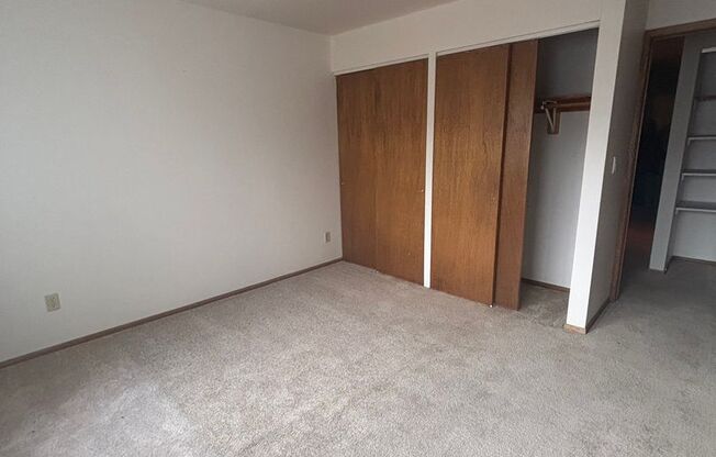 2 beds, 1 bath, 951 sqft, $1,299, Unit 5174 01