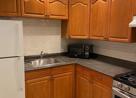 Studio, 1 bath, 380 sqft, $1,600, Unit 114