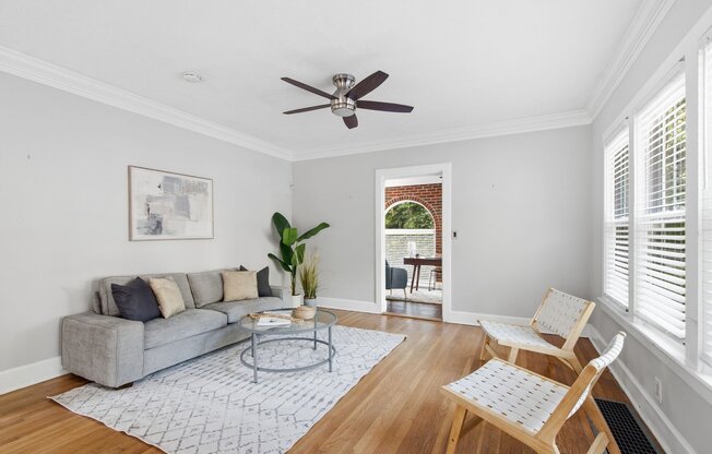 866 MORELAND AVE SE