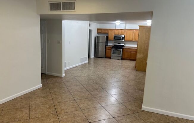 Spacious 3 Bedroom + Den Near Phoenix Country Club