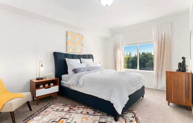 Bedroom With Expansive Windows at Mosaic on the River Apartments, Richland, 99352