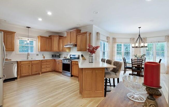 Stunning 5BR Executive Style Home in Brentwood