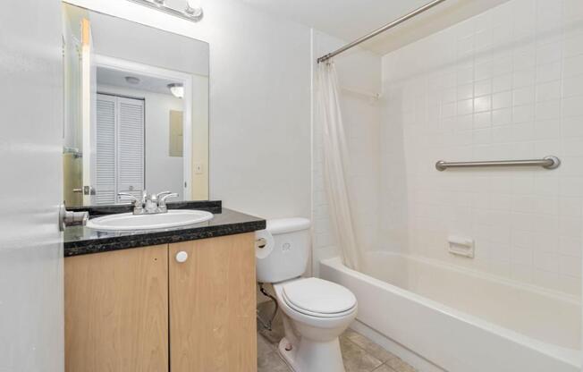 2 beds, 2 baths, 932 sqft, $2,100