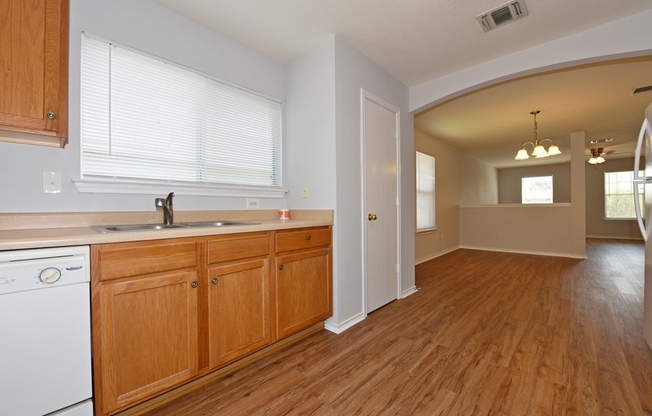 3 beds, 2 baths, $1,575