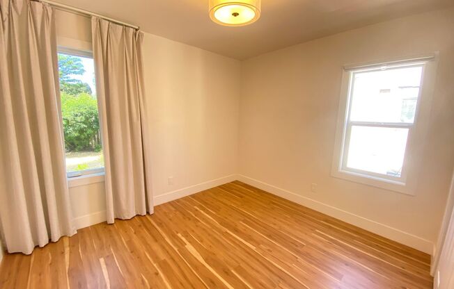 Advent - Large & Bright Two Bedroom Home Low Deposit!