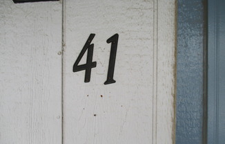 2 beds, 1 bath, 700 sqft, $1,000, Unit 41