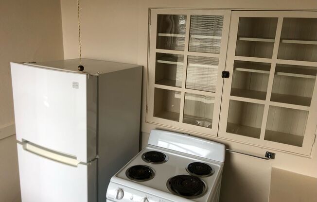 Studio, 1 bath, $1,275, Unit #33