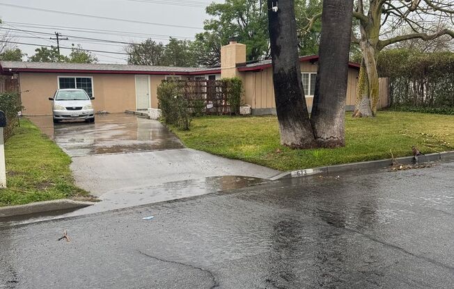 (((Available))) 3BR 1 BA House Shared w/ADU 673 E. Margarita Rd Rialto