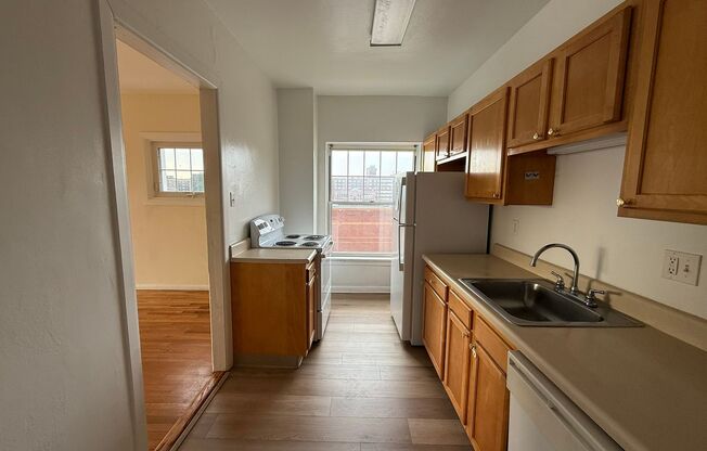 2 beds, 2 baths, 1,772 sqft, $2,200, Unit Old King Edward 61