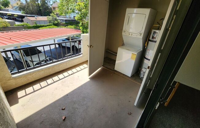Mira Mesa Upstairs 1-Br + Covered Parking Space