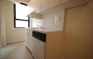 2 beds, 1 bath, $4,850, Unit 9J