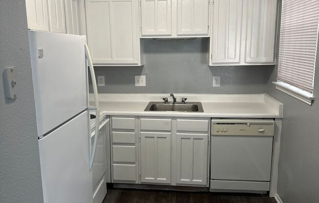 1 bed, 1 bath, 470 sqft, $745, Unit 612