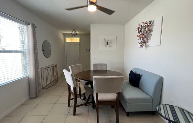 Fully Furnished 3 bed 2 bath home in Davenport!