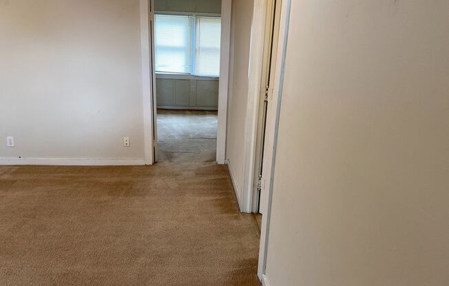 2 beds, 1 bath, $1,550, Unit 5