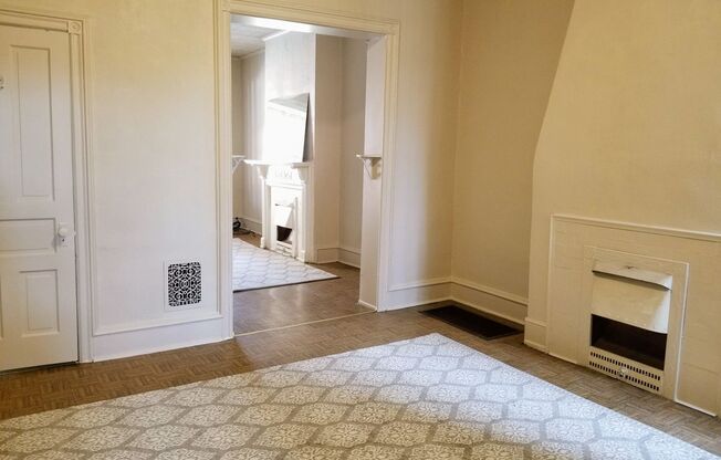 Spacious Three Bedroom in Oakland! Decorative Fireplaces & Lots Of Natural Light! Call Today!